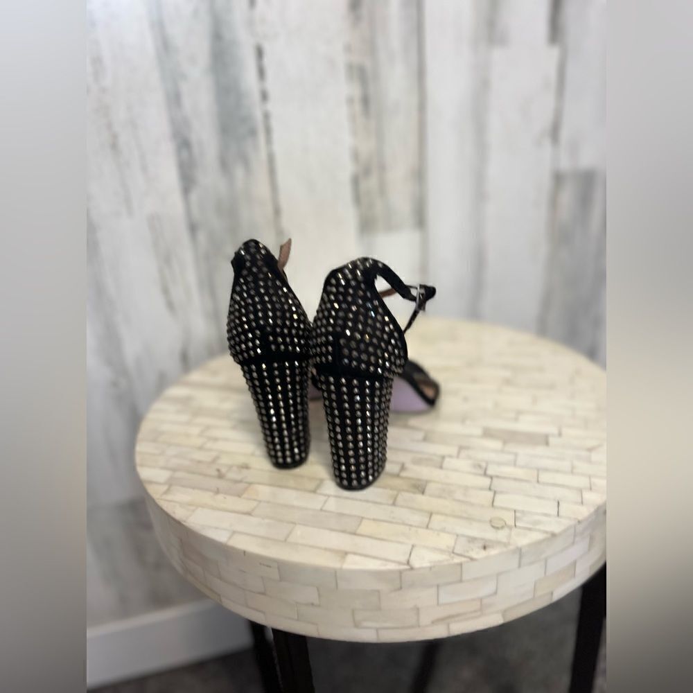Heels - Picture 3 of 5